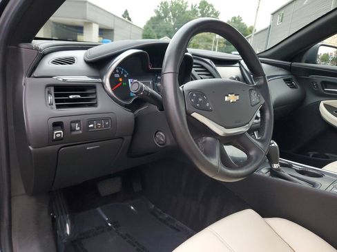 Used 2017 Chevrolet Impala Premier w/ Enhanced Convenience Package FWD image 17