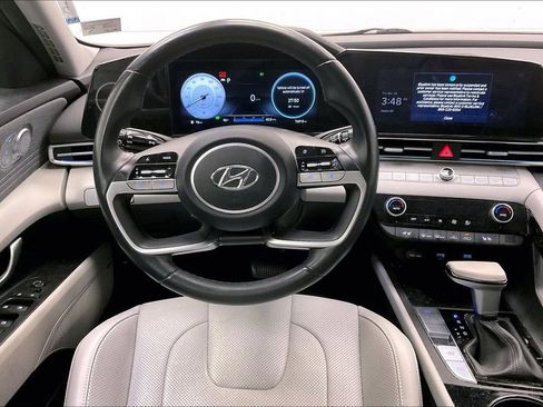 Used 2023 Hyundai Elantra Limited image 3