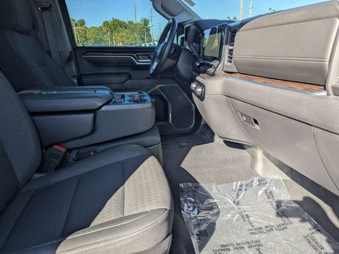 Used 2024 GMC Sierra 1500 Elevation image 9