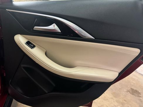 Used 2018 INFINITI QX30 Premium w/ Navigation Package image 23