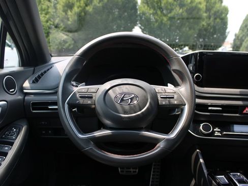 Used 2022 Hyundai Sonata SEL Plus w/ Preferred Accessory Package FWD image 17