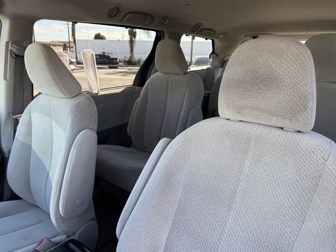 Used 2013 Toyota Sienna LE image 21