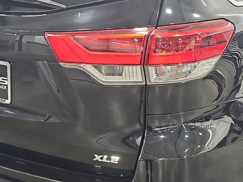 Used 2017 Toyota Highlander XLE FWD image 35