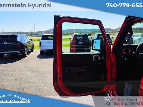 Used 2023 Jeep Wrangler Unlimited Rubicon image 9