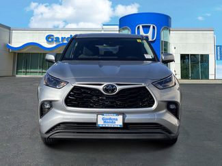 Used 2024 Toyota Highlander LE video 2