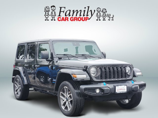 Used 2024 Jeep Wrangler Unlimited w/ Convenience Group AWD/4WD image 2