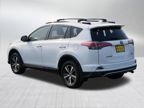 Used 2017 Toyota RAV4 XLE w/ Premium Special Value Package AWD/4WD image 5