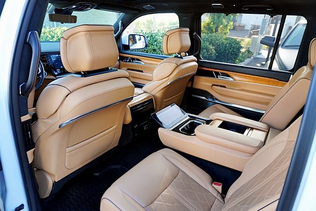 Used 2022 Jeep Grand Wagoneer Series III AWD/4WD image 27