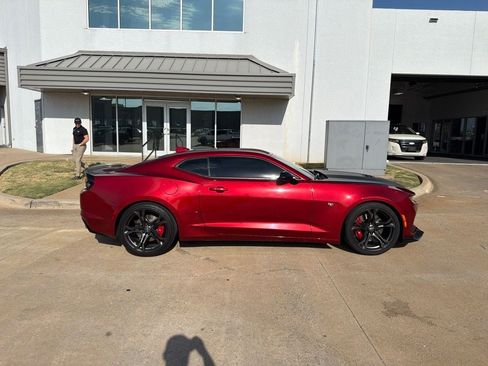Used 2021 Chevrolet Camaro SS RWD image 4
