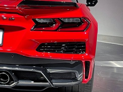 Used 2024 Chevrolet Corvette Z06 RWD image 9
