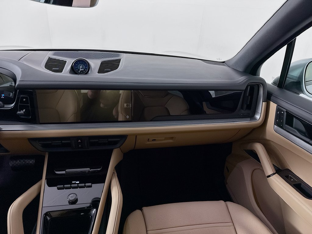 Certified 2026 Porsche Cayenne AWD/4WD image 25