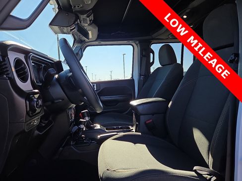Used 2024 Jeep Gladiator Sport image 15