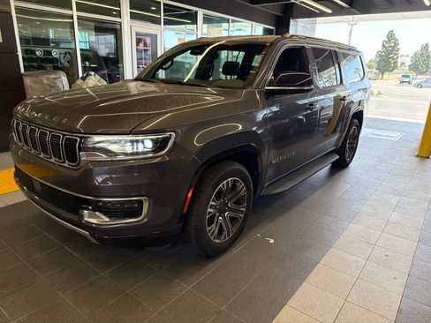 Used 2024 Jeep Wagoneer L Series II RWD image 18