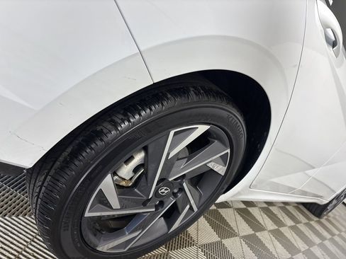 Used 2025 Hyundai Elantra Sport image 30