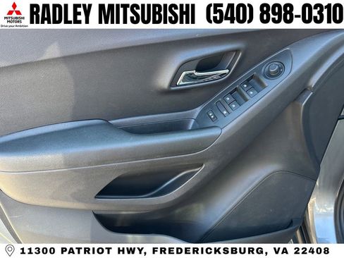 Used 2020 Chevrolet Trax LS w/ Tint and Cruise Package FWD image 5