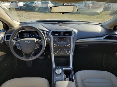 Used 2018 Ford Fusion S image 25