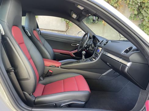Used 2022 Porsche 718 Cayman S RWD image 7