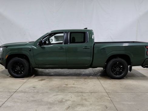 Used 2026 Nissan Frontier SV AWD/4WD image 2