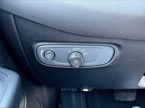 Used 2018 Chevrolet Equinox LS FWD image 35