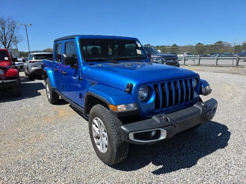 Used 2023 Jeep Gladiator Sport image 2