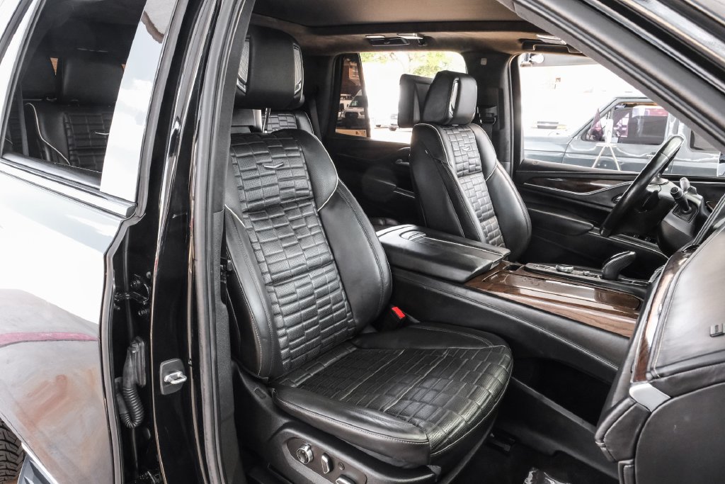 Used 2021 Cadillac Escalade Premium Luxury Platinum AWD/4WD image 30