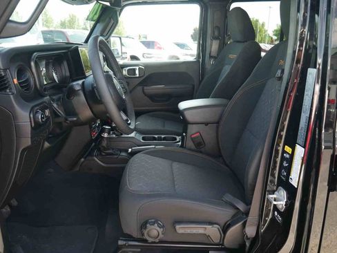 Certified 2026 Jeep Gladiator Mojave AWD/4WD image 28