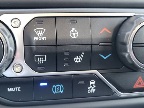 Used 2022 Jeep Wrangler Unlimited Sahara w/ Cold Weather Group image 23