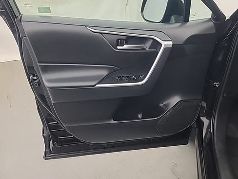 Used 2025 Toyota RAV4 XLE AWD/4WD image 23