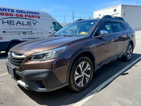 Used 2021 Subaru Outback Touring AWD/4WD image 3