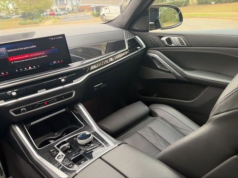 Certified 2024 BMW X6 M60i w/ Dynamic Handling Package image 17