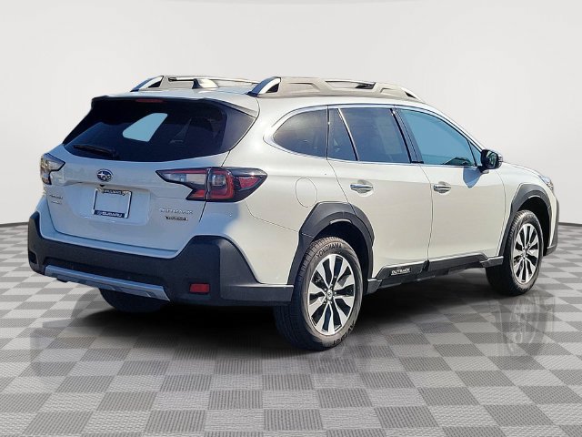 Used 2025 Subaru Outback Touring AWD/4WD image 4