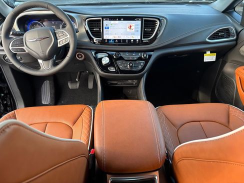 New 2026 Chrysler Pacifica Pinnacle w/ Trailer Tow Group image 38