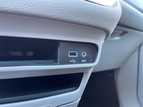 Used 2019 Chrysler Pacifica Limited image 36