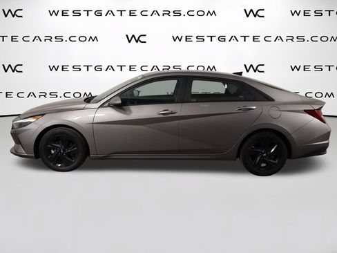 Used 2022 Hyundai Elantra Blue FWD image 5