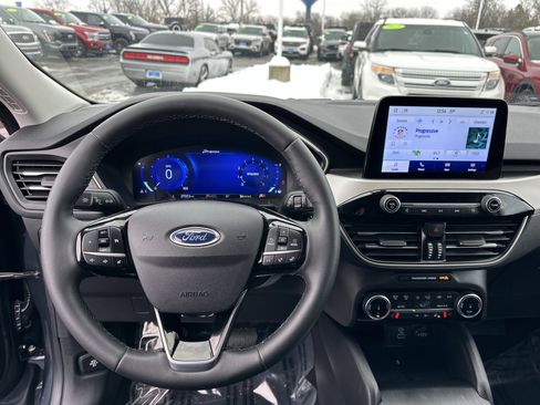 Used 2022 Ford Escape SEL w/ Technology Package image 18