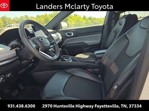 Used 2024 Jeep Compass Latitude AWD/4WD image 5