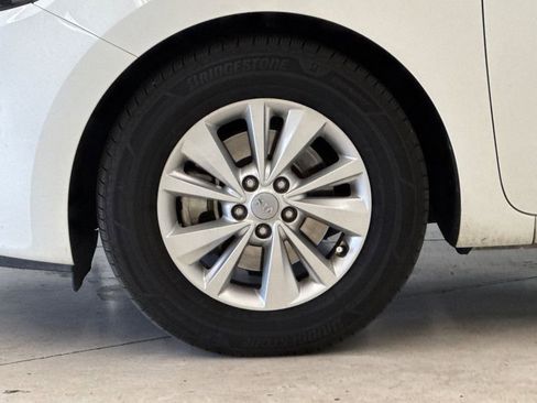 Used 2017 Kia Sedona LX w/ LX Essentials Premium Package image 28