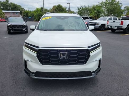 Used 2025 Honda Pilot Touring image 5
