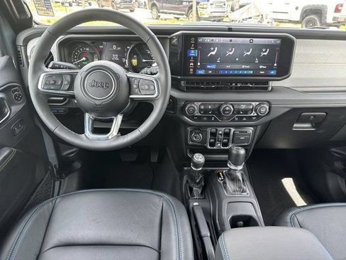Certified 2025 Jeep Wrangler Unlimited Sahara w/ Safety Group AWD/4WD image 22