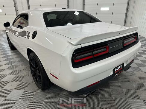 Used 2016 Dodge Challenger R/T RWD image 10