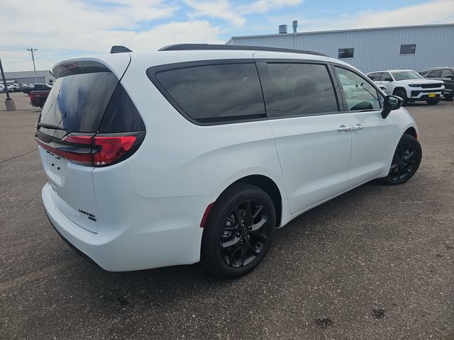 New 2027 Chrysler Pacifica Limited AWD/4WD image 5