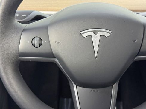Used 2023 Tesla Model Y Long Range image 19
