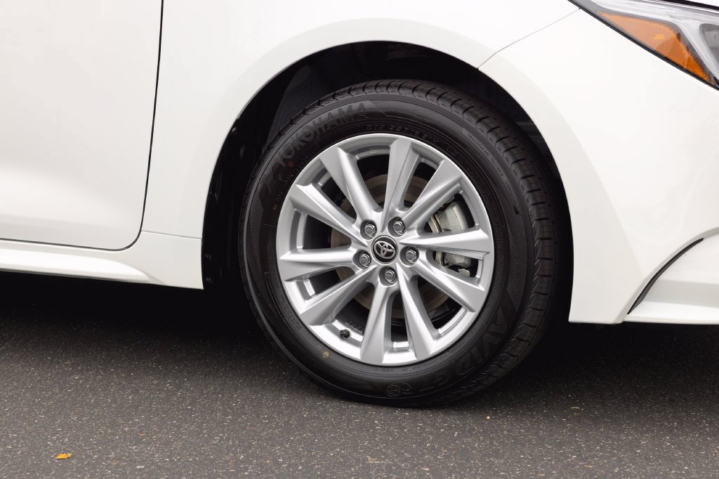 New 2027 Toyota Corolla LE w/ LE Premium Package FWD image 4