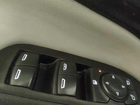 Used 2021 Chevrolet Equinox LS AWD/4WD image 27