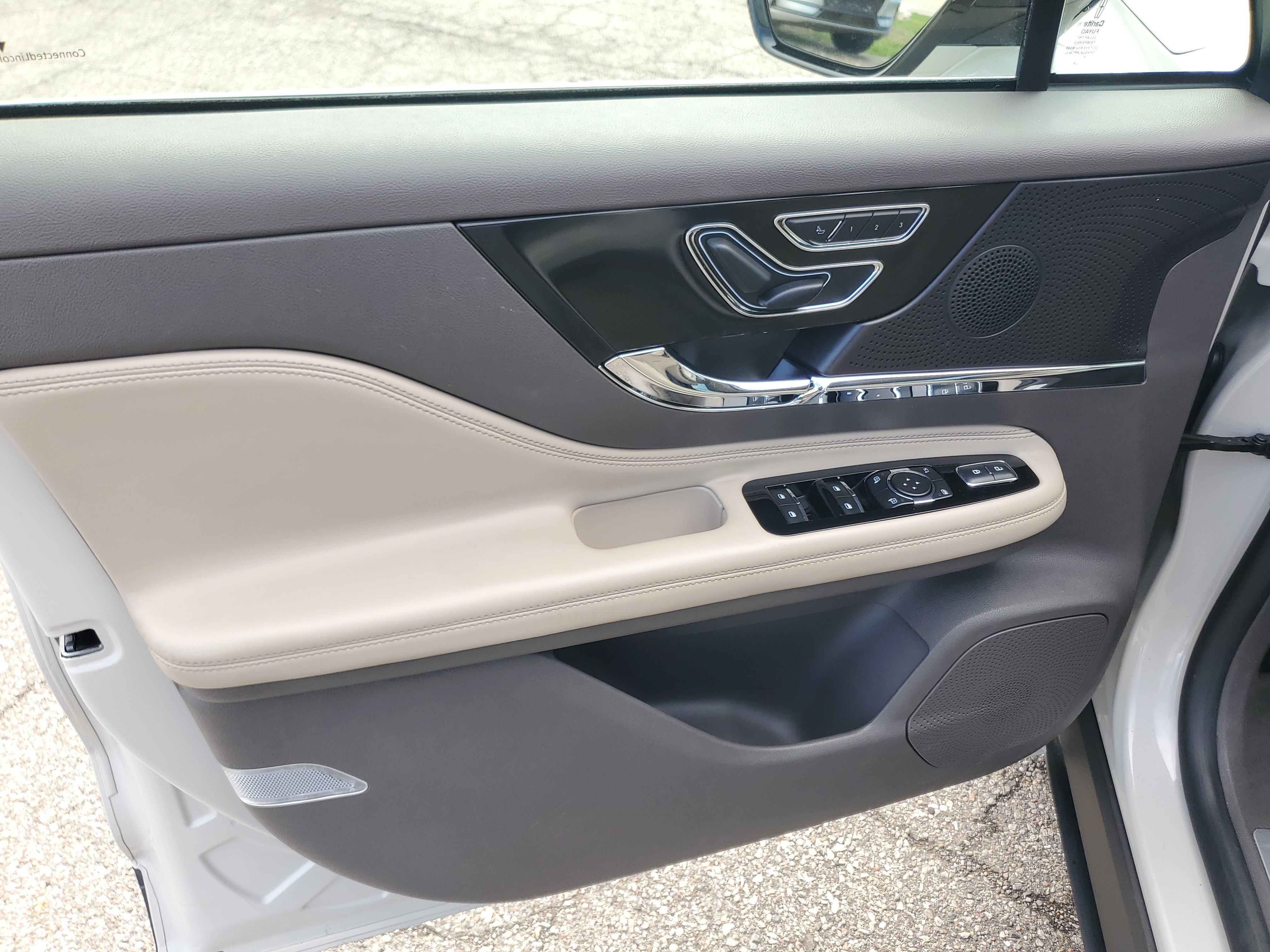Certified 2024 Lincoln Corsair AWD image 10