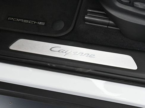 Certified 2022 Porsche Cayenne E-Hybrid Coupe image 16