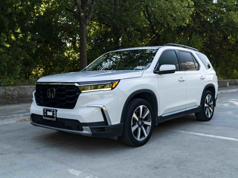 Used 2023 Honda Pilot Touring image 5