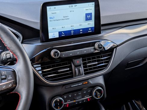 Used 2022 Ford Escape SEL w/ SEL Stealth AWD Package image 17