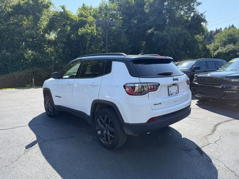 Used 2025 Jeep Compass Limited w/ Sun & Sound Group AWD/4WD image 4