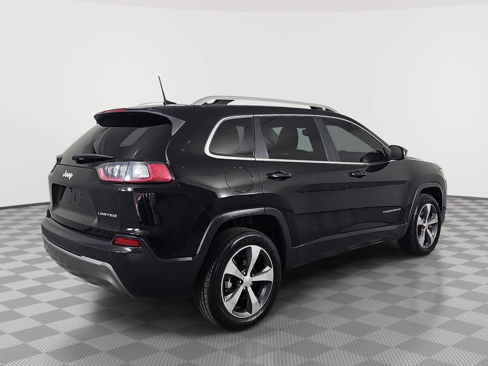 Used 2020 Jeep Cherokee Limited FWD image 8